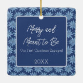 初めてのクリスマス婚約したカップルフォトポインセチア セラミックオーナメント (裏面)