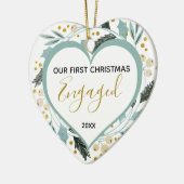 初めてのクリスマス婚約したカップル写真金ゴールドハート セラミックオーナメント (左)