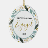 初めてのクリスマス婚約したカップル写真金ゴールドモダン セラミックオーナメント (右)