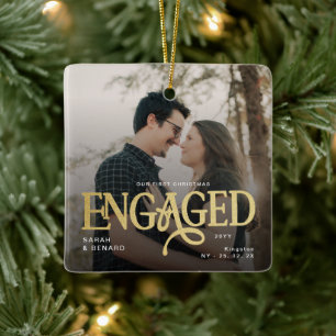 初めてのクリスマス婚約したシックカップル2枚 セラミックオーナメント