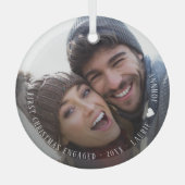 初めてのクリスマス婚約したスクリプトフォトセラミック ガラスオーナメント (正面)