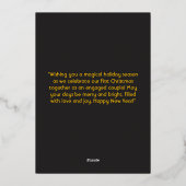 初めてのクリスマス婚約したハッピーカップル写真 箔シーズンカード (裏面)