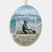 初めてのクリスマス婚約したビーチハートカップル写真 セラミックオーナメント (右)