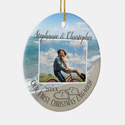 初めてのクリスマス婚約したビーチハートカップル写真 セラミックオーナメント (右)