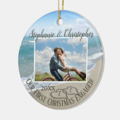 初めてのクリスマス婚約したビーチハートカップル写真 セラミックオーナメント (左)