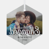 初めてのクリスマス婚約したフォトフェイクウッド六角形 ガラスオーナメント (裏面)