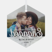 初めてのクリスマス婚約したフォトフェイク大理石六角形 ガラスオーナメント (裏面)