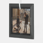 初めてのクリスマス婚約したフォトブラック ガラスオーナメント (正面左)