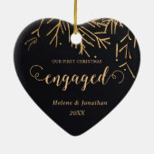初めてのクリスマス婚約したホリデーブラック金ゴールドユニーク セラミックオーナメント (裏面)