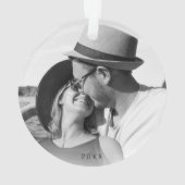 初めてのクリスマス婚約したミニマルハート写真 オーナメント (裏面)