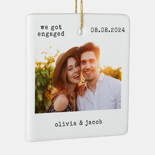 初めてのクリスマス婚約したミニマル写真 セラミックオーナメント (右)