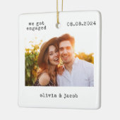 初めてのクリスマス婚約したミニマル写真 セラミックオーナメント (左)