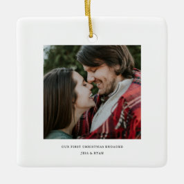 初めてのクリスマス婚約したミニマル婚約写真 セラミックオーナメント