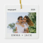 初めてのクリスマス婚約したモダンミニマル写真 セラミックオーナメント (正面)