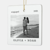 初めてのクリスマス婚約したモダンミニマル写真 セラミックオーナメント (左)