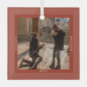 初めてのクリスマス婚約した写真テラコッタ ガラスオーナメント (正面)