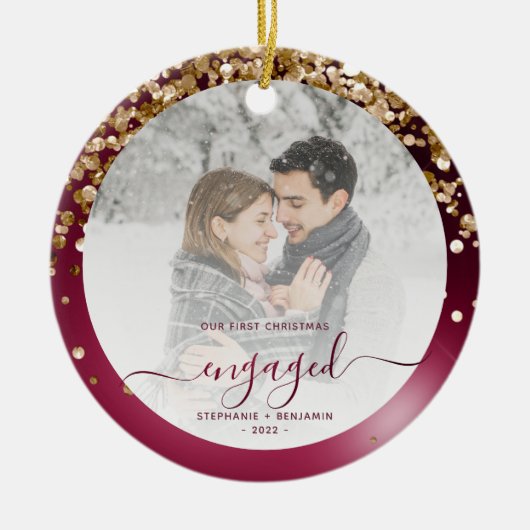 初めてのクリスマス婚約した写真ブルゴーニュ金ゴールド セラミックオーナメント (正面)