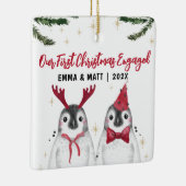 初めてのクリスマス婚約した又は結婚したペおもしろいンギン セラミックオーナメント (右)