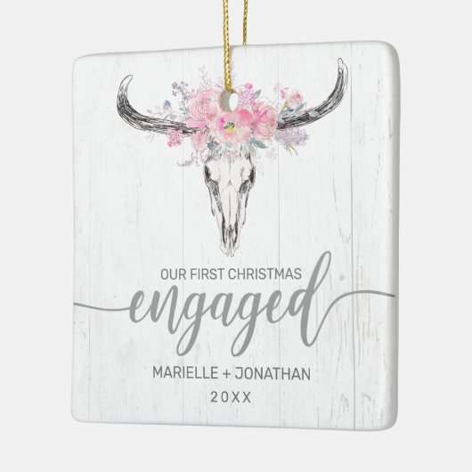 初めてのクリスマス婚約した牛素朴スカル写真 セラミックオーナメント (左)