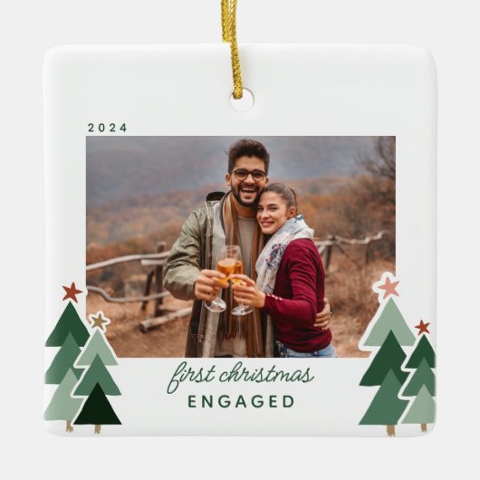 初めてのクリスマス婚約した素朴ツリー写真 セラミックオーナメント (正面)