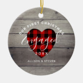 初めてのクリスマス婚約した素朴ハートパーソナライズされた セラミックオーナメント (正面)