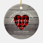 初めてのクリスマス婚約した素朴ハートパーソナライズされた セラミックオーナメント (裏面)