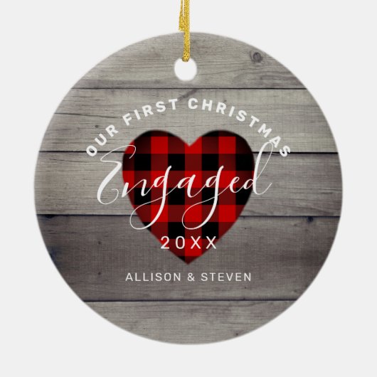初めてのクリスマス婚約した素朴ハートパーソナライズされた セラミックオーナメント (裏面)