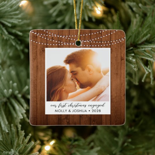 初めてのクリスマス婚約した素朴String Lights写真 セラミックオーナメント (ツリー)