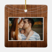 初めてのクリスマス婚約した素朴String Lights写真 セラミックオーナメント (裏面)