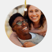 初めてのクリスマス婚約した金ゴールドグリッタースクリプト写真 セラミックオーナメント (裏面)