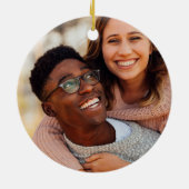 初めてのクリスマス婚約した金ゴールドスクリプトHolly写真 セラミックオーナメント (裏面)