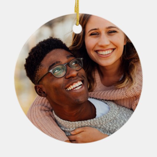 初めてのクリスマス婚約した金ゴールドスクリプトHolly写真 セラミックオーナメント (裏面)