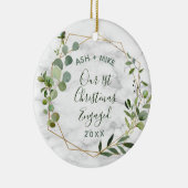 初めてのクリスマス婚約した金ゴールド大理石の緑の写真 セラミックオーナメント (右)