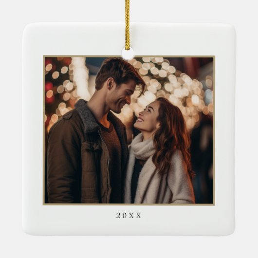 初めてのクリスマス婚約した2フォトミニマルモダンリスト セラミックオーナメント (裏面)