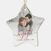 初めてのクリスマス婚約したPhoto Burgundy Script セラミックオーナメント (左)