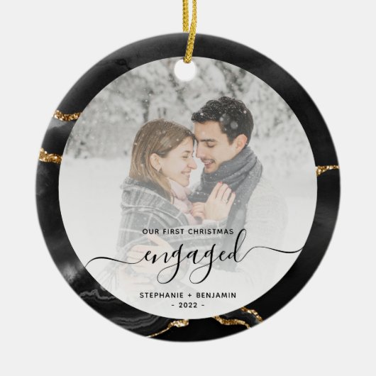 初めてのクリスマス婚約記念写真 ブラックアゲート セラミックオーナメント (正面)