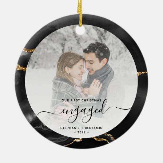 初めてのクリスマス婚約記念写真 ブラックアゲート セラミックオーナメント (裏面)