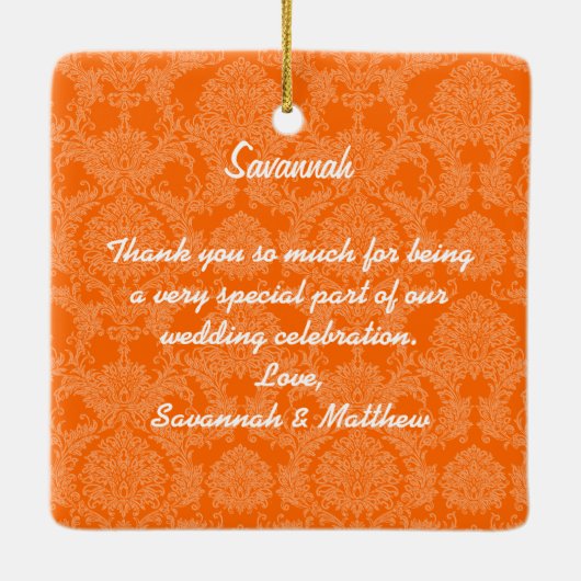 初めてのクリスマス新婚の新郎新婦クリスマス セラミックオーナメント (裏面)