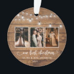 初めてのクリスマス素朴Mr. Mrs. Photo Collage Lights オーナメント<br><div class="desc">初めてのクリスマス素朴ミセス・フォト・コラージュ・ライツ・セラミック・オーナメント-初めてのクリスマスをミセス・ミセスとして思い出すにはなんて素敵な方法だろう。この特別な時期は毎年お思い出しになるだろ飾う。クリスマスの木の年には、オーナメントは大切に思い出す思い入りの贈りり物来。クリスマスオーナメントは、スクリプトのタイポグラフィとかわいらしヴィンテージストリングライトのオーバーヘッドで美しい写真のぶら下がった3を備えている。背景は素朴なオーナメント。私たちの高品質テンプレートはあなたの特別なカスタマイズオーナメントを楽にする。これもしを更にカスタマイズお使いになりたい場合は、「更に」リンクを使用して下さい。デザイドバイバインブリッジホームズパンコテージデザイン</div>