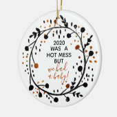 初めてのクリスマス結婚したが一緒にベビーした セラミックオーナメント (左)