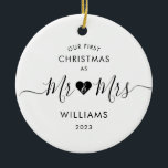 初めてのクリスマス結婚したの写真とミセス・ミセス セラミックオーナメント<br><div class="desc">この祝ミニマ結婚したリストのミスターとミセスの写真フレームとカップルとして初のクリスマス。初めての休暇のシーズンを一緒に楽しむのに最適なエレガントデザインで、あなたの愛をキャプチャしなさい。</div>
