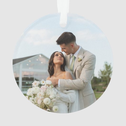 初めてのクリスマス結婚したの写真と日付セラミック オーナメント (裏面)