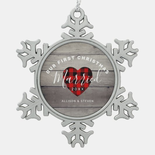 初めてのクリスマス結婚したの新しい名素朴前 スノーフレークピューターオーナメント (正面)