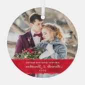 初めてのクリスマス結婚したの白いスクリプトフォト ガラスオーナメント (裏面)