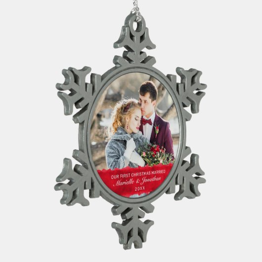 初めてのクリスマス結婚したの白いスクリプトフォト スノーフレークピューターオーナメント (左)