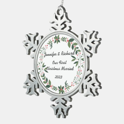 初めてのクリスマス結婚したの編集可能な名前と日付 スノーフレークピューターオーナメント (右)