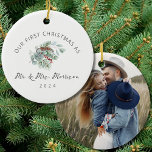 初めてのクリスマス結婚したはMr.フォト夫人 セラミックオーナメント<br><div class="desc">新祝生の初めてのクリスマスとしては、このフォトセラミ魅力的ックオーナメントで特別な節目を記念して。2000年お気に入りの間を抜け出し結婚た「ミスター・アンド・ミセスと同じ初めてのクリスマス」のデザインで美しく額装され、2000年から2000年までの間の写真を使って自分の好みに合わせること結婚した。耐久性に優れたオーナメントで、ホリデーシーズンに最適で、年々喜びをもたらしてくれる。クリスマスの木に暖かいフェスティバルのtouchを加え結婚した、カップルとしてあなたの最初の休日を一緒に覚える素敵な方法だ。</div>