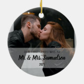 初めてのクリスマス結婚したはMr.ミセス・フォト セラミックオーナメント (裏面)