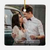 初めてのクリスマス結婚したカラフルクリスマスライト セラミックオーナメント (裏面)