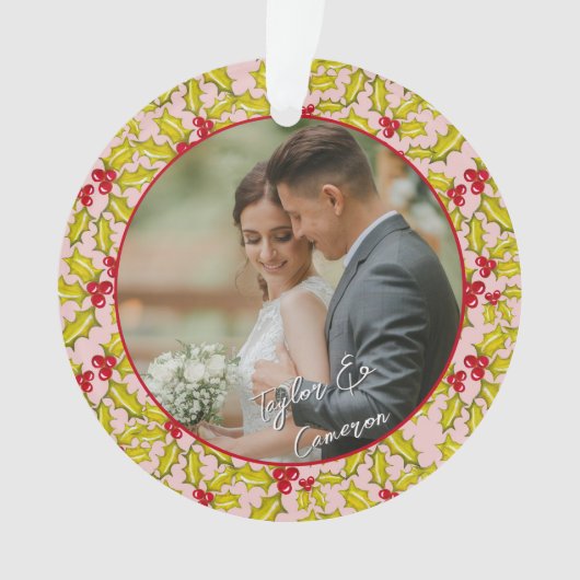 初めてのクリスマス結婚したピンク赤おもしろいカップルの写真 オーナメント (正面)